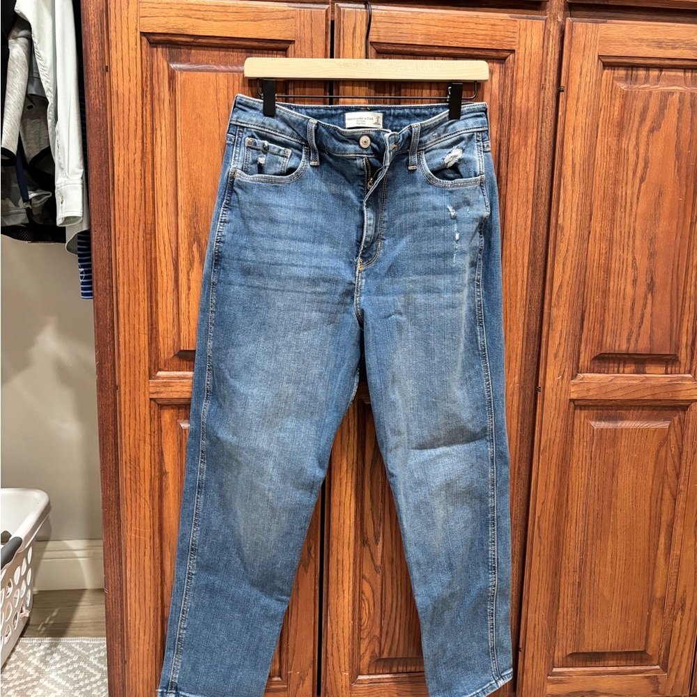 Abercrombie & Fitch The Mom High Rise Jean